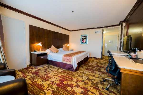 MUMBAI Crystal Hotel -Mumbai-Long Beach Area image 14