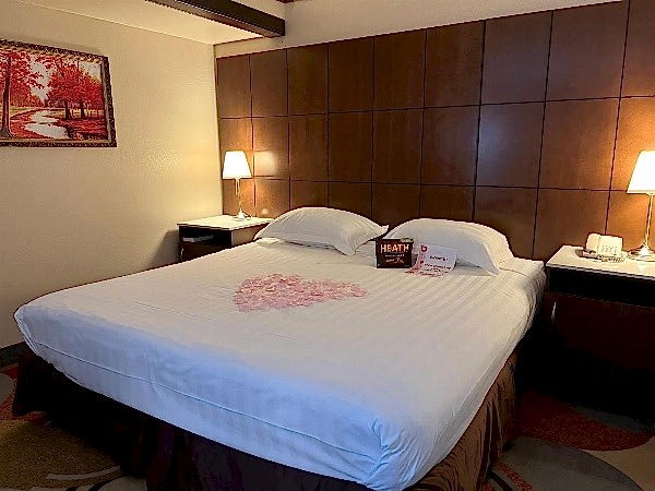 MUMBAI Crystal Hotel -Mumbai-Long Beach Area image 2